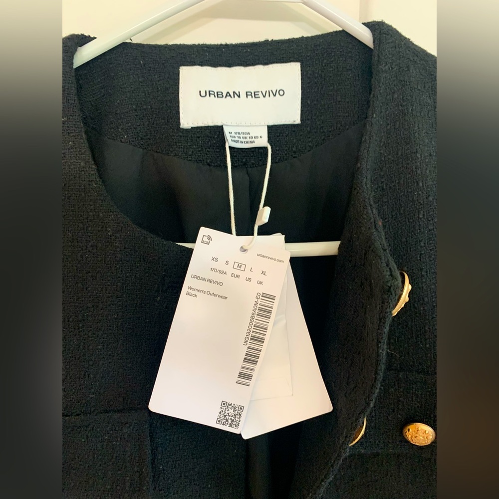 Urban Revivo black and gold cropped blazer